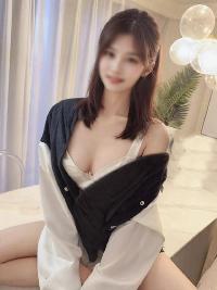 �~��
